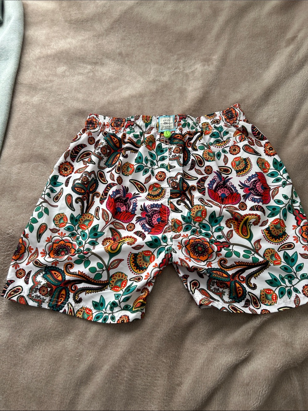 Vintage Spicy Tuna Men's Swim Shorts, Size M Small, Paisley/floral pattern, EUC - Picture 3 of 7
